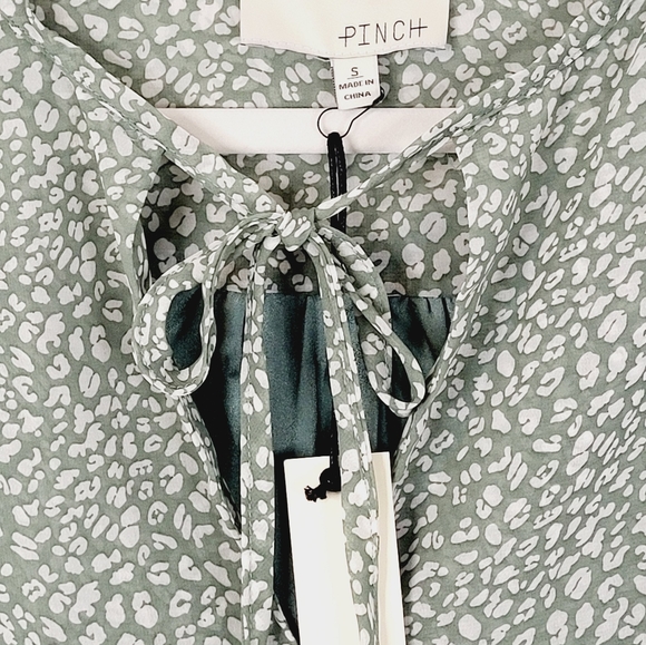 Pinch Lined Floral Dress Size Small NEW with Tag - Picture 9 of 12